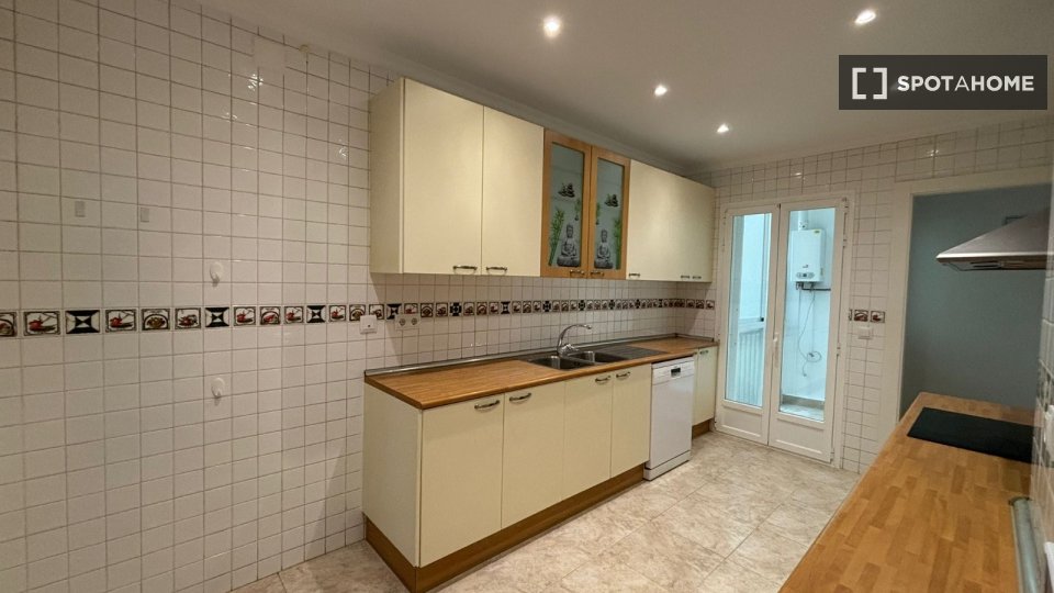 Double room Madrid, 7 beds, 180m² — photo 10