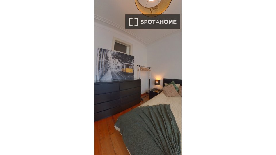 Double room Lisbon, 3 beds, 80m² — photo 5