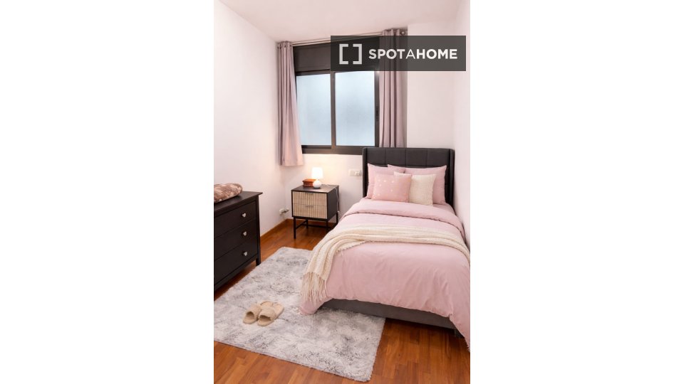 Double room Barcelona, 4 beds, 90m² — photo 13