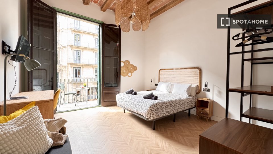 Double room Barcelona, 5 beds — photo 15