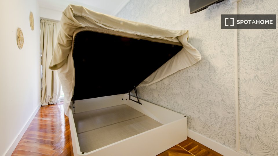 Double room Madrid, 6 beds, 117m² — photo 13