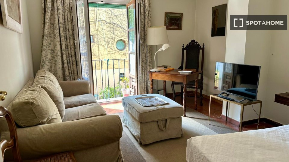 Apartamento de 2 habitaciones en alquiler en San Bartolomé, Sevilla.
