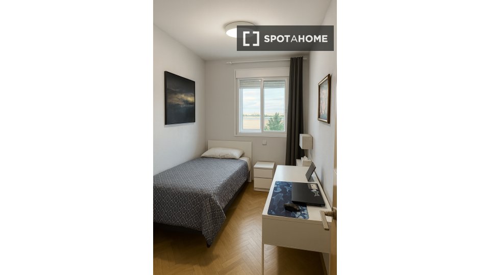 Double room Madrid, 4 beds — photo 15