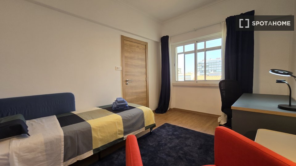 Double room Lisbon, 5 beds, 130m² — photo 4