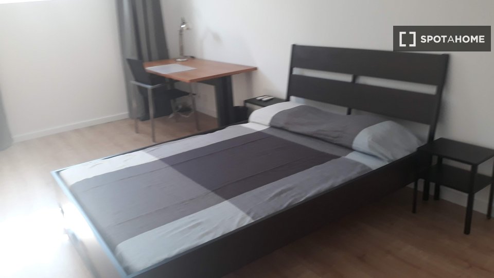 Double room Lisbon, 3 beds, 100m² — photo 6