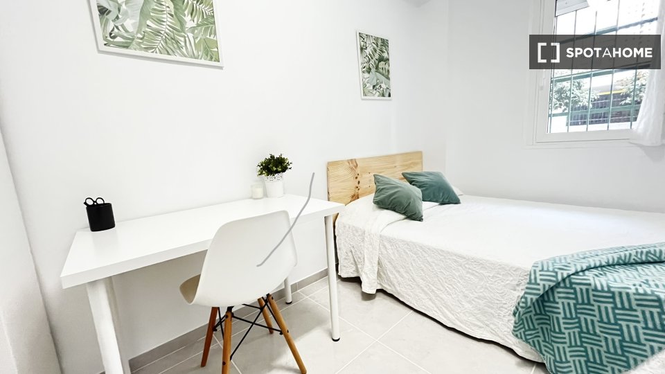 Habitación en piso compartido de 4 habitaciones en alquiler en Las Avenidas