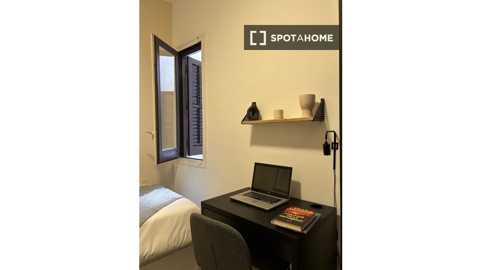 Double room Barcelona, 6 beds, 140m² — photo 3