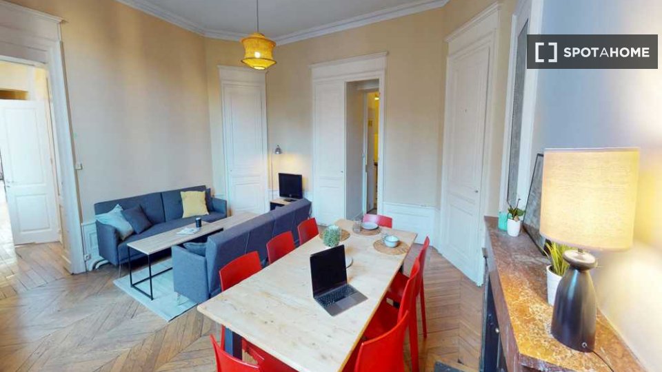 Double room Lyon, 7 beds, 240m² — photo 17