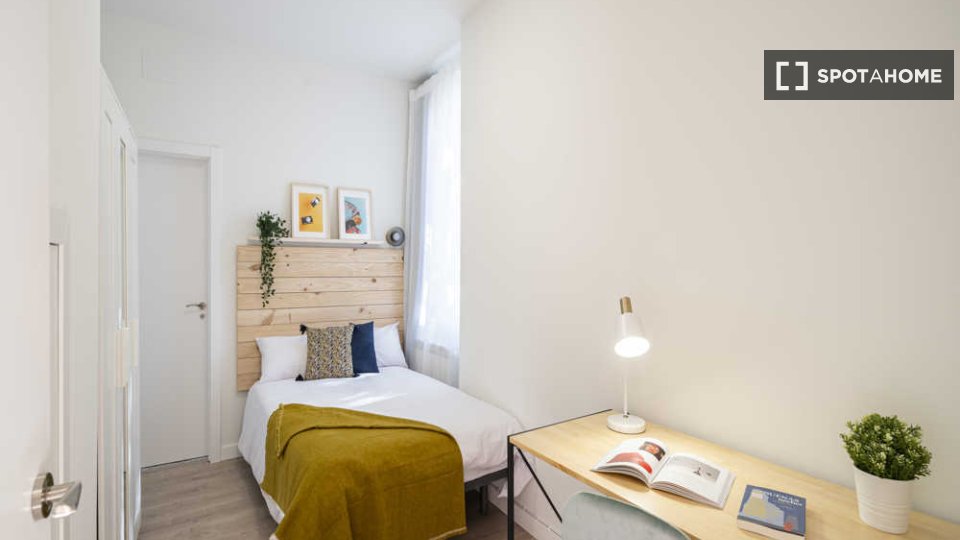 Double room Madrid, 17 beds, 560m² — photo 45