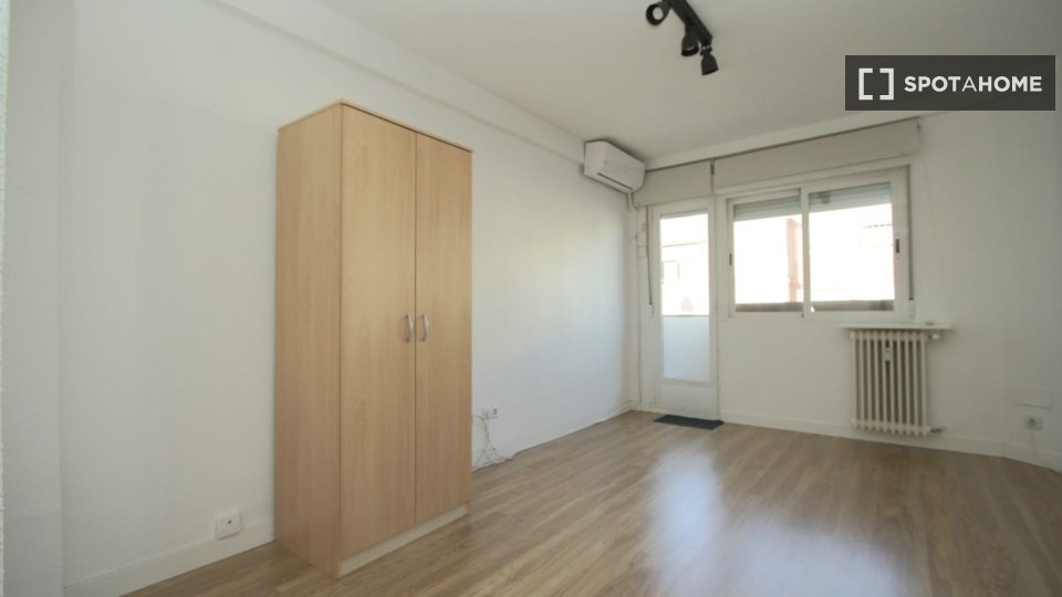Double room Madrid, 3 beds — photo 8