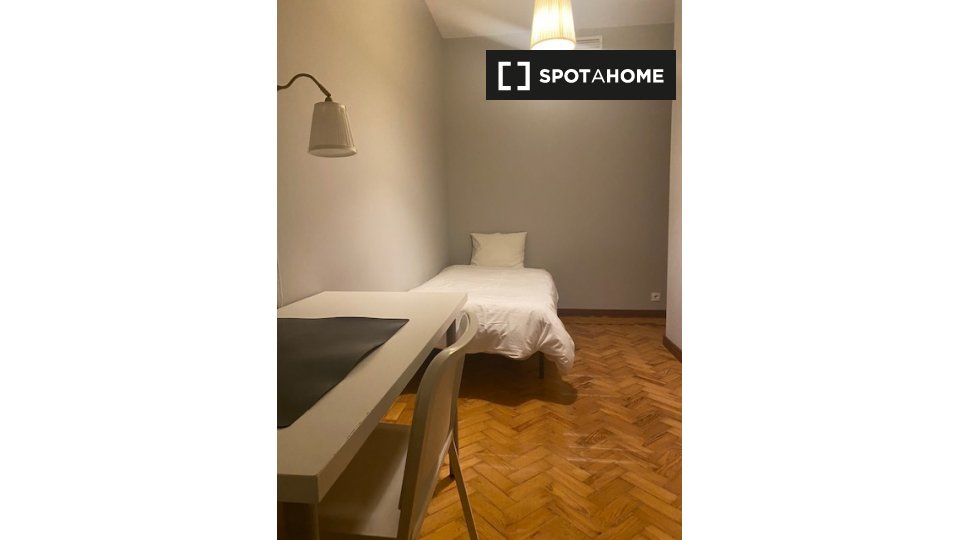 Double room Lisbon, 5 beds — photo 1
