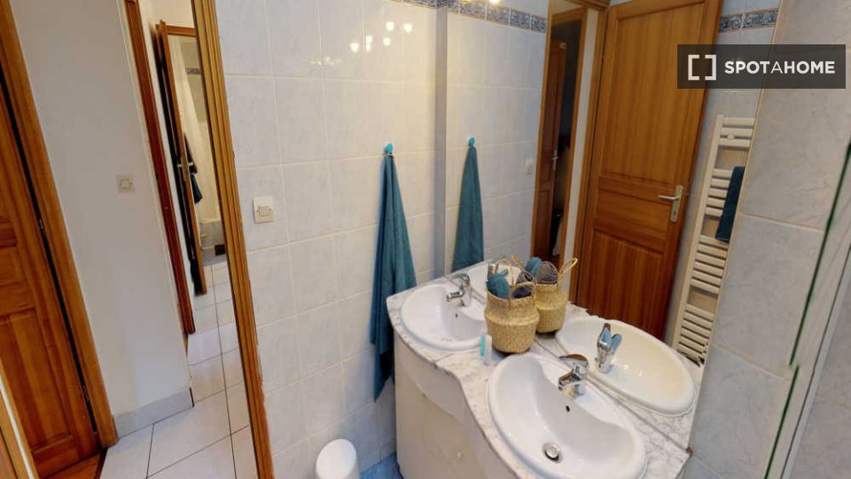 Double room Lyon, 5 beds, 130m² — photo 12
