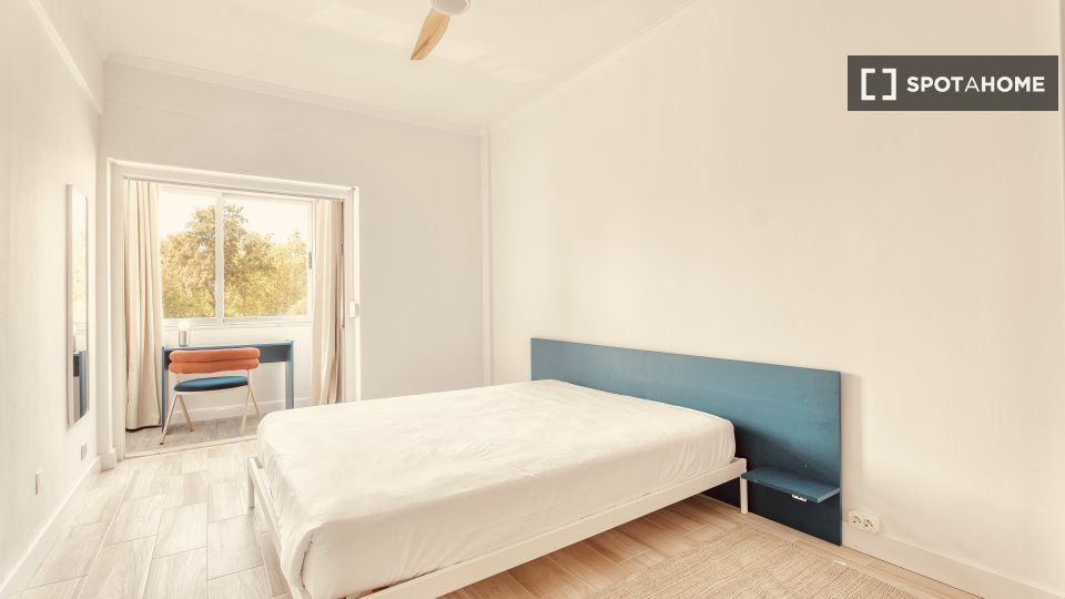 Double room Lisbon, 5 beds — photo 19