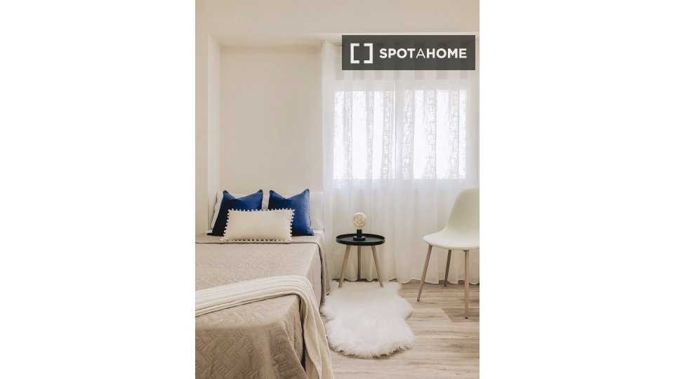Double room Alicante, 5 beds — photo 5