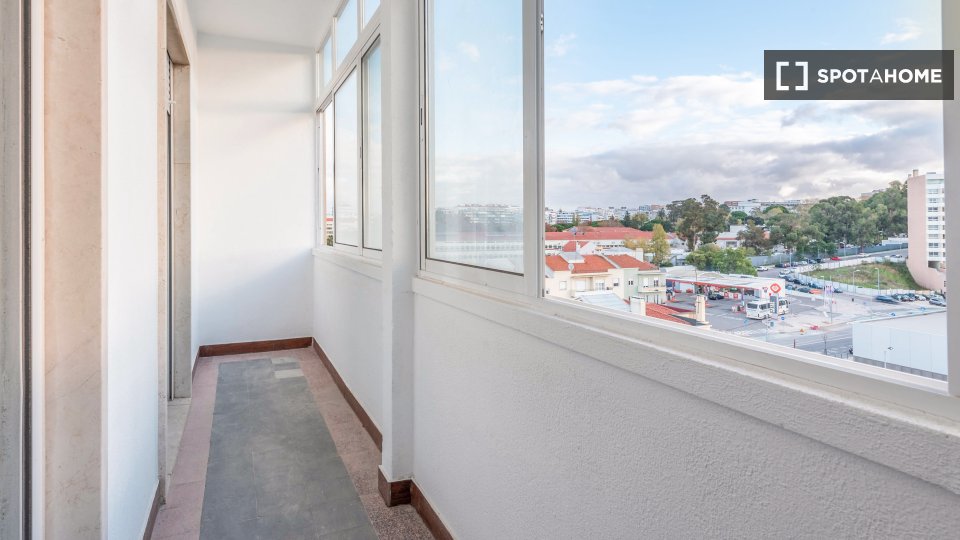 Double room Lisbon, 3 beds — photo 2
