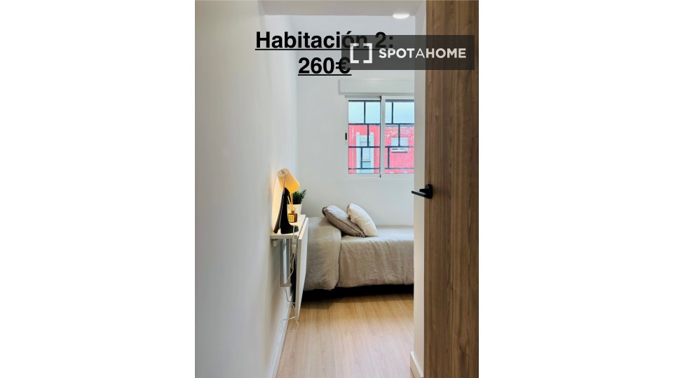 Double room Granada, 4 beds, 80m² — photo 9