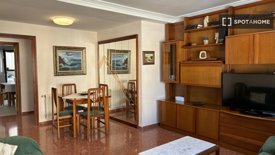 Apartment Valencia, 4 beds, 121m² — photo 13