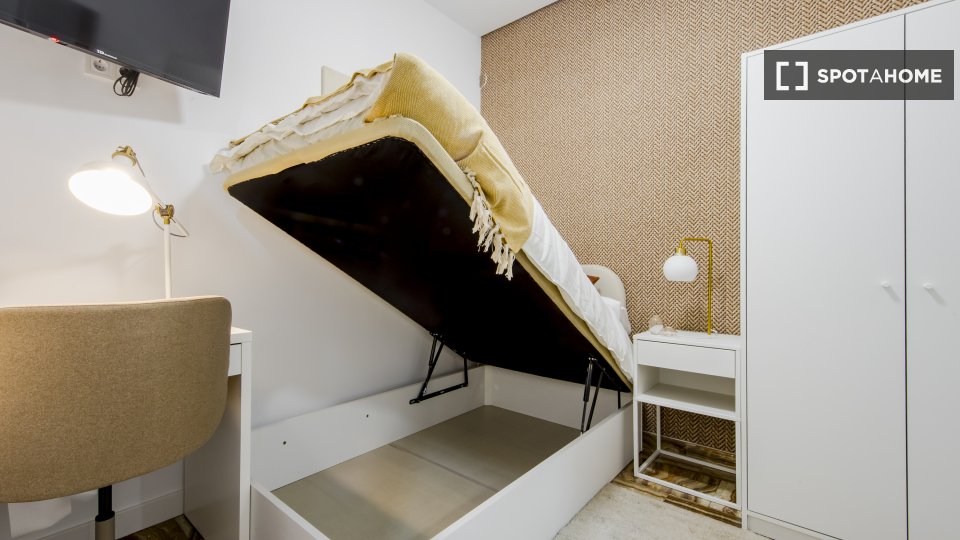 Double room Madrid, 8 beds — photo 12