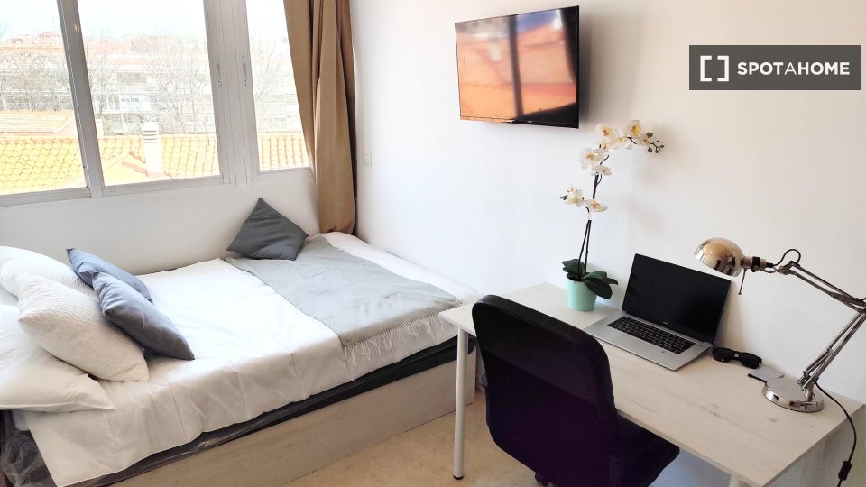 Double room Madrid, 5 beds — photo 16