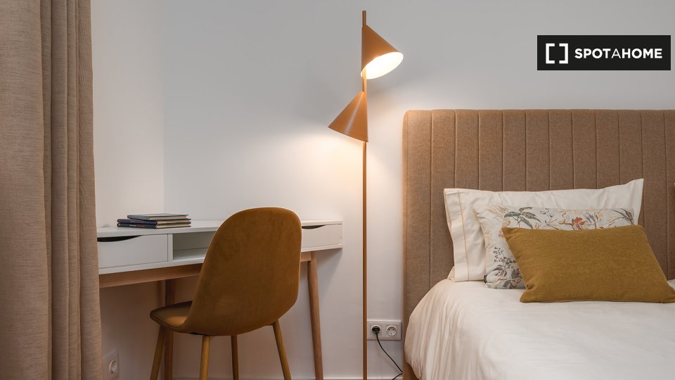 Apartment Lisbon, 2 beds, 75m² — photo 18
