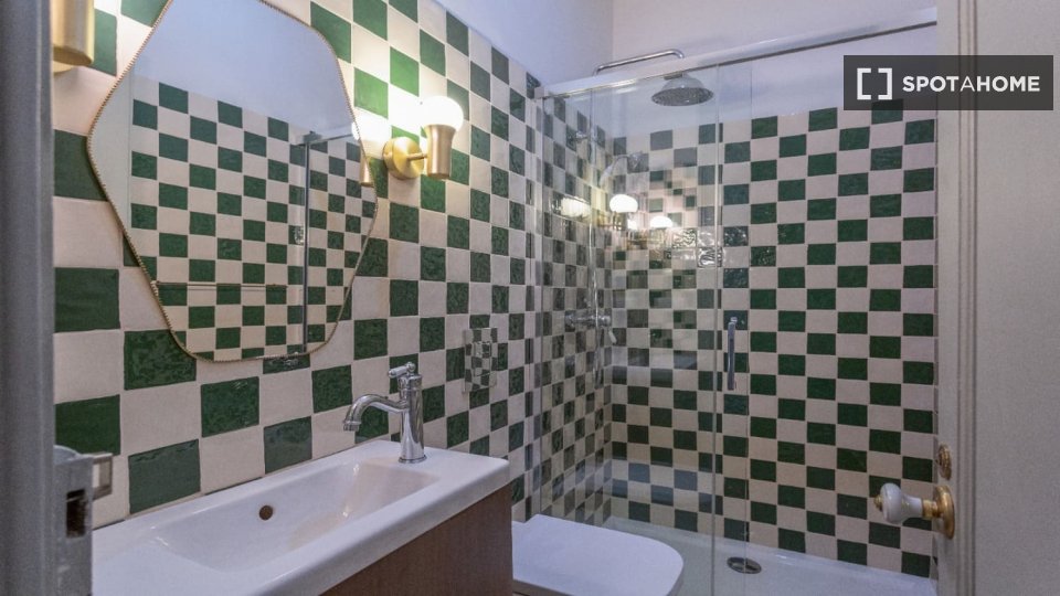 Double room Lisbon, 6 beds — photo 8