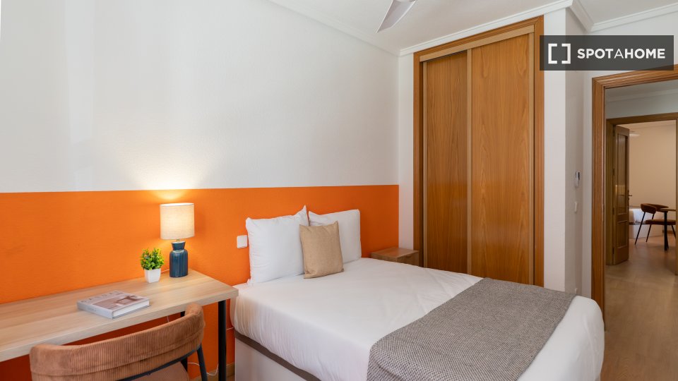 Double room Madrid, 5 beds — photo 16