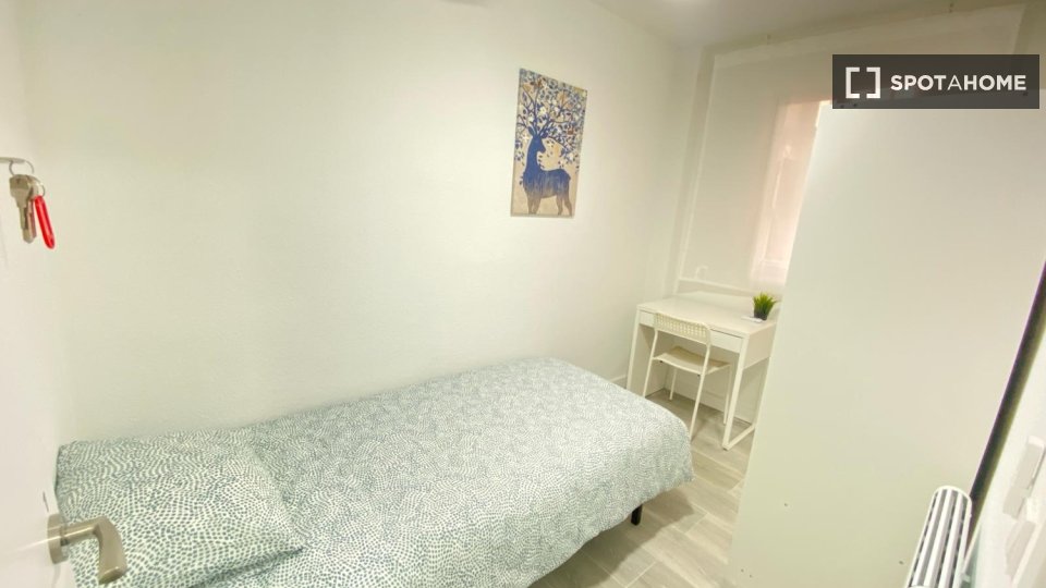 Double room Madrid, 4 beds — photo 11