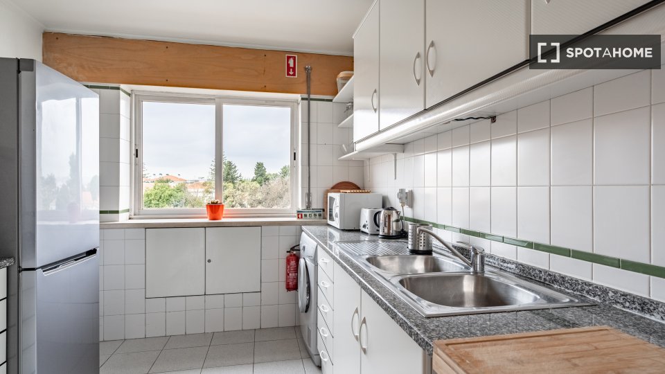 Apartment Lisbon, 3 beds, 98m² — photo 11