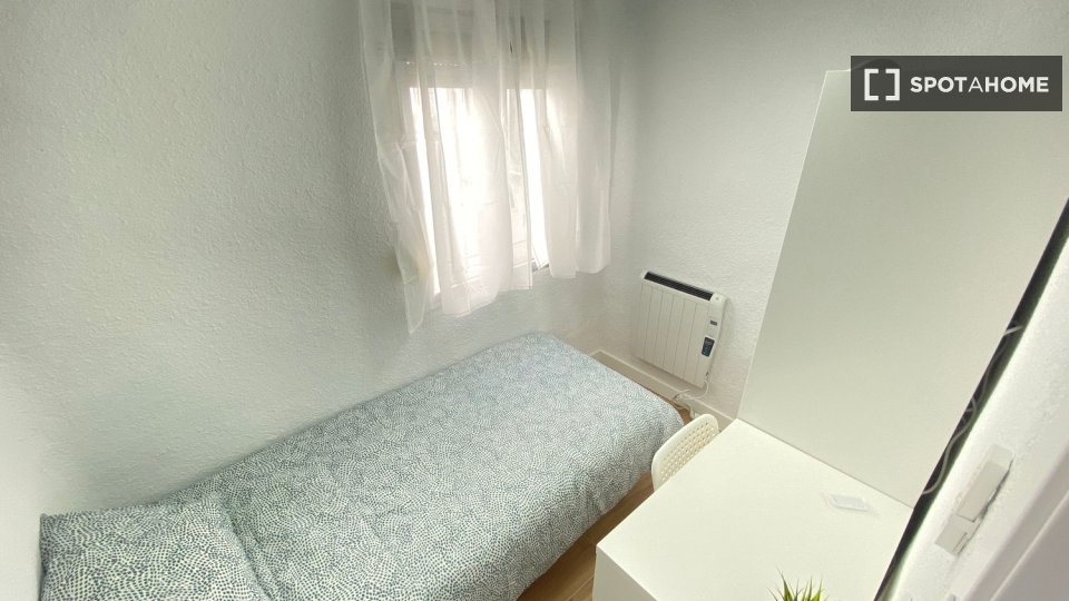 Double room Madrid, 5 beds — photo 7