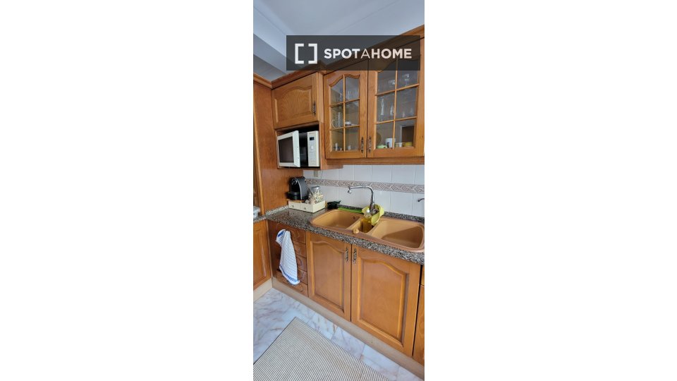 Double room Lisbon, 1 bed — photo 9