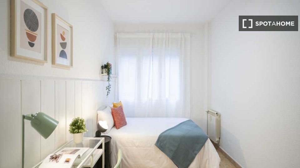 Double room Madrid, 25 beds — photo 45