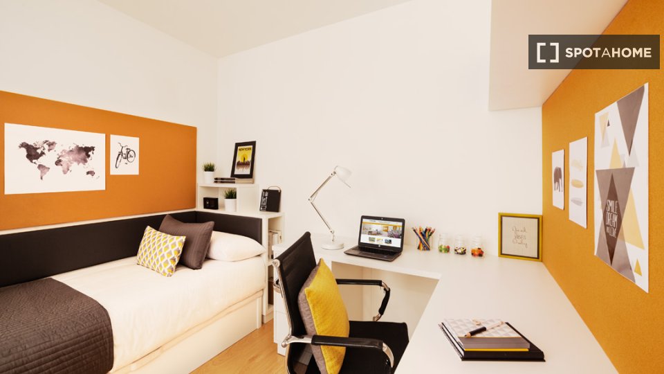 Double room Pamplona, 1 bed — photo 1