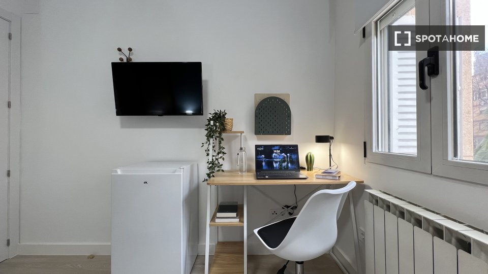 Double room Madrid, 5 beds — photo 19