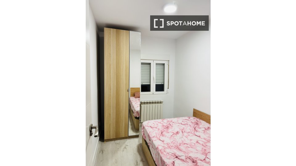 Double room Madrid, 3 beds — photo 7