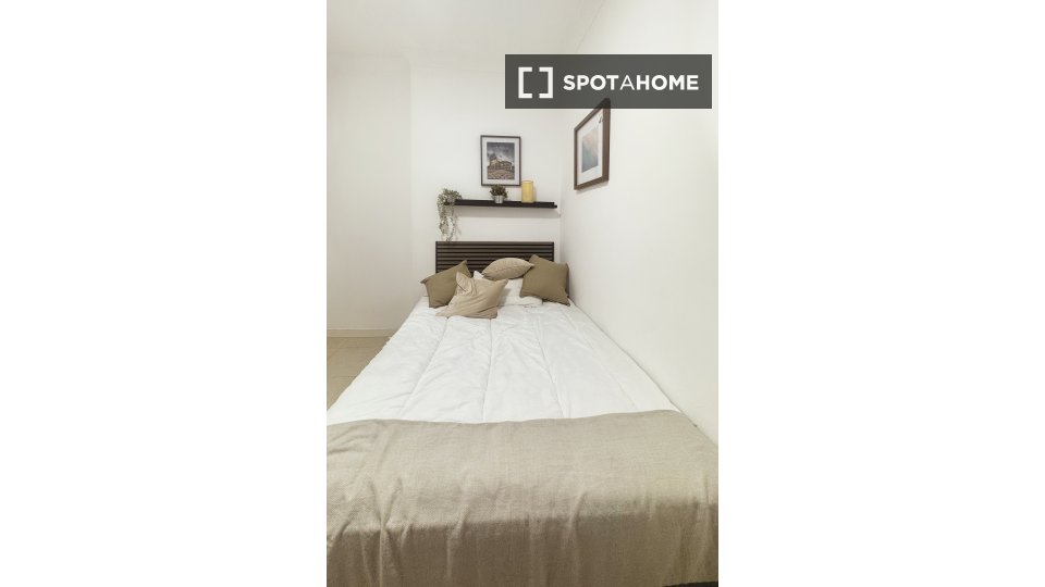 Double room Madrid, 5 beds — photo 13
