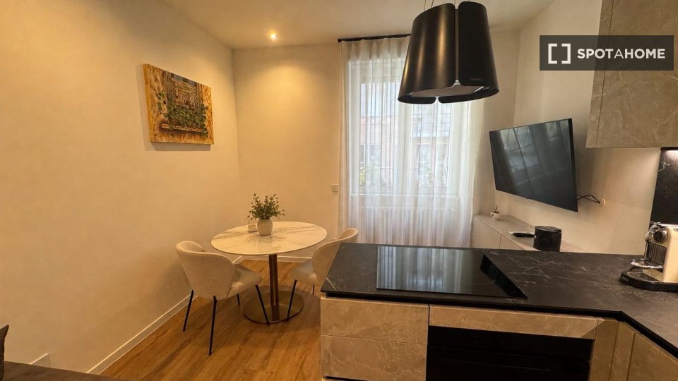 Appartamento con 1 camera da letto in affitto a Portello, Milano. - à Milan