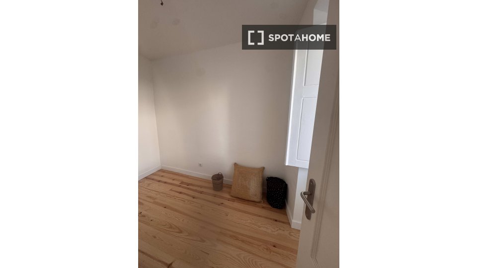 Apartment Lisbon, 2 beds, 45m² — photo 4