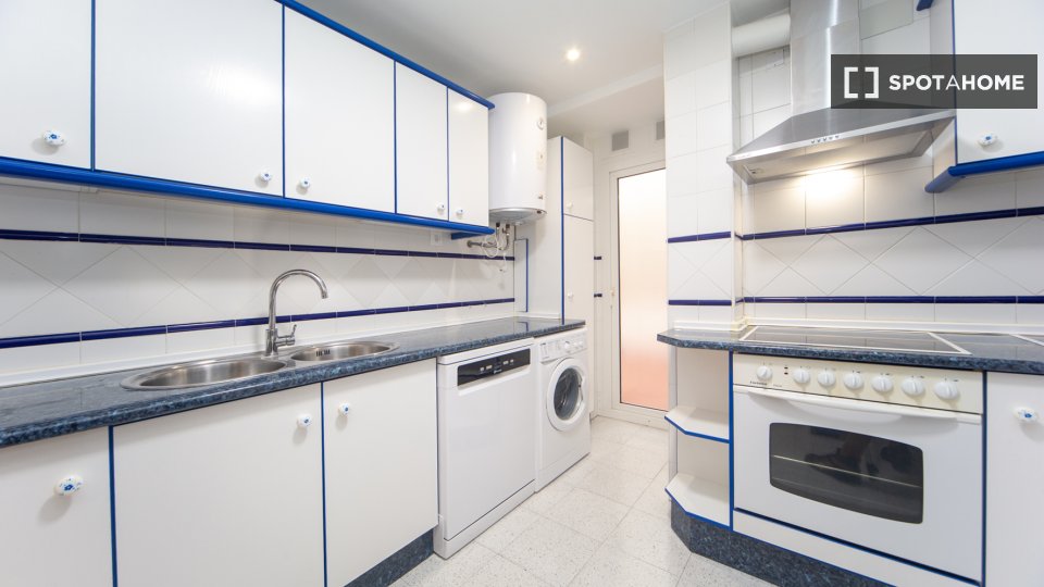 Double room Granada, 3 beds, 80m² — photo 11