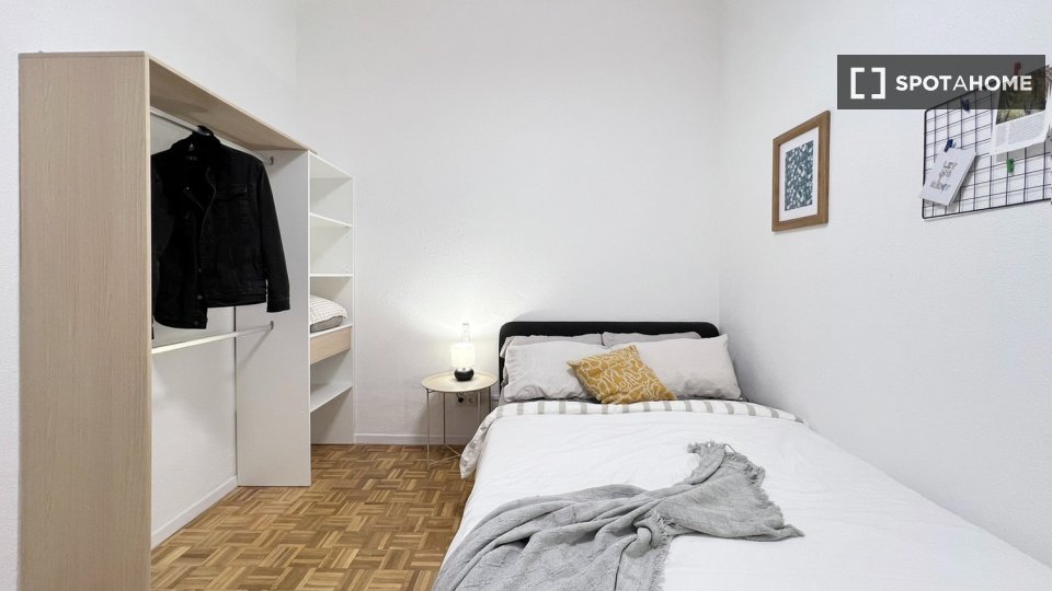 Double room Madrid, 6 beds — photo 11