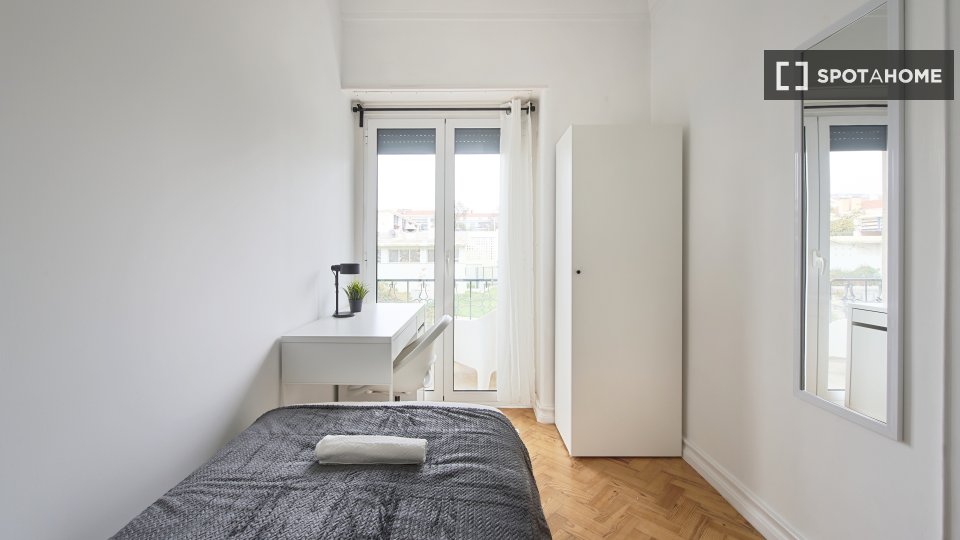 Double room Lisbon, 9 beds — photo 32