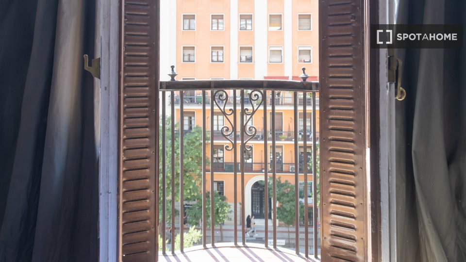 Double room Madrid, 7 beds, 100m² — photo 30