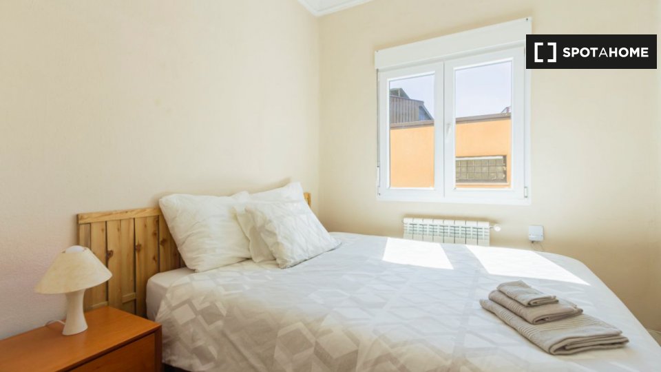 Habitación amueblada en piso compartido en Prosperidad, Madrid