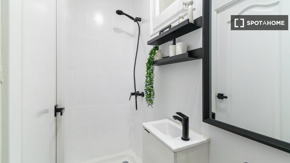 Double room Barcelona, 6 beds, 190m² — photo 5