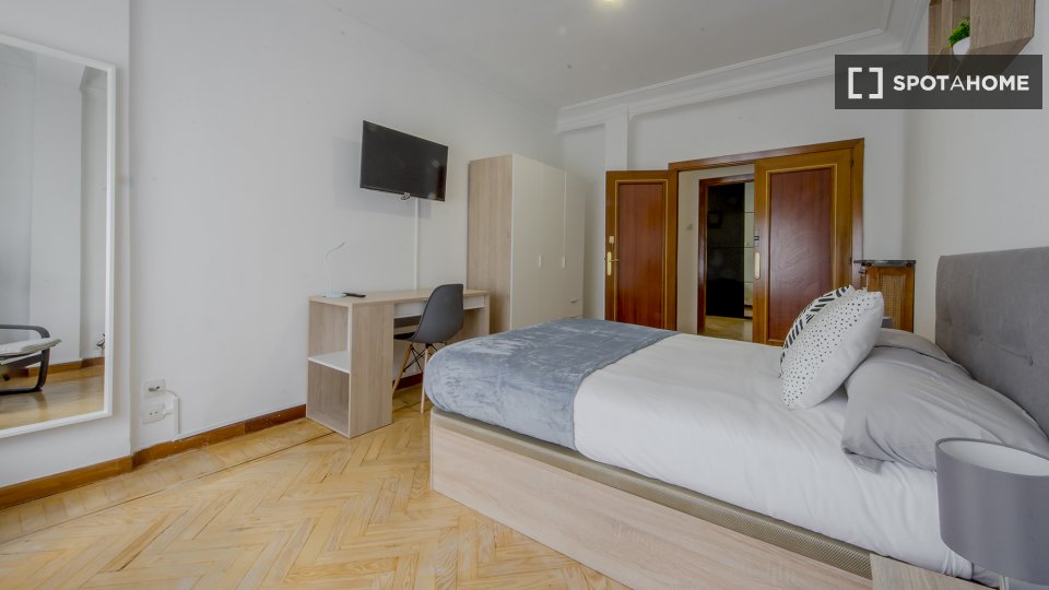 Double room Madrid, 5 beds, 110m² — photo 17