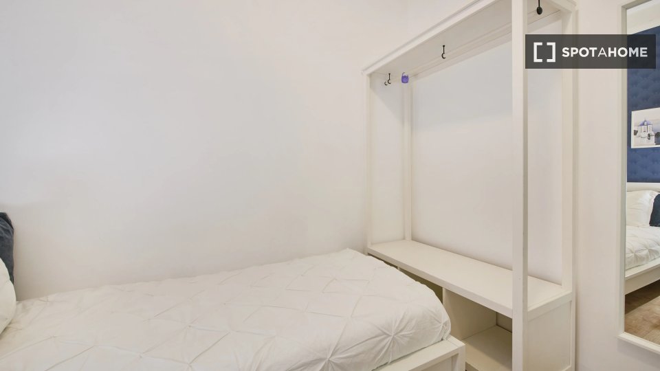 Double room Lisbon, 4 beds — photo 9