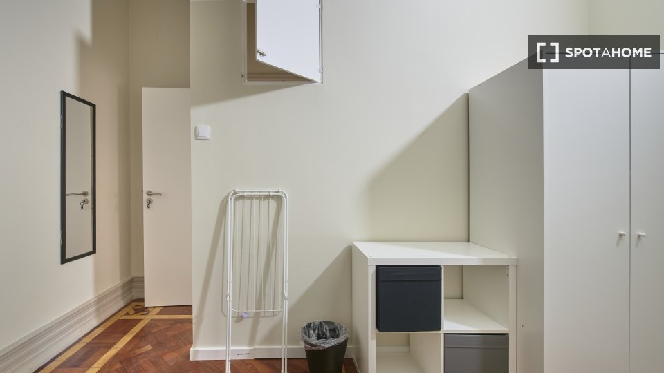 Double room Lisbon, 9 beds — photo 24
