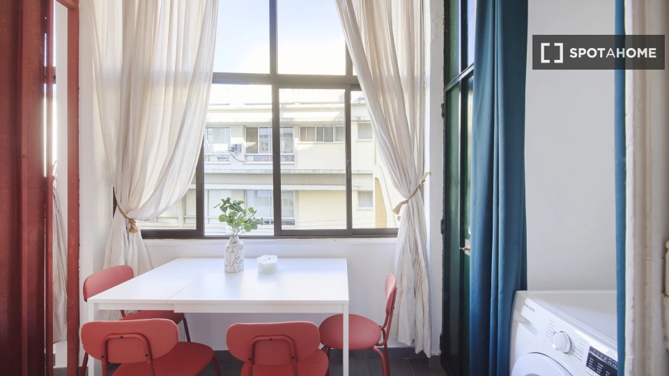 Double room Lisbon, 5 beds — photo 9