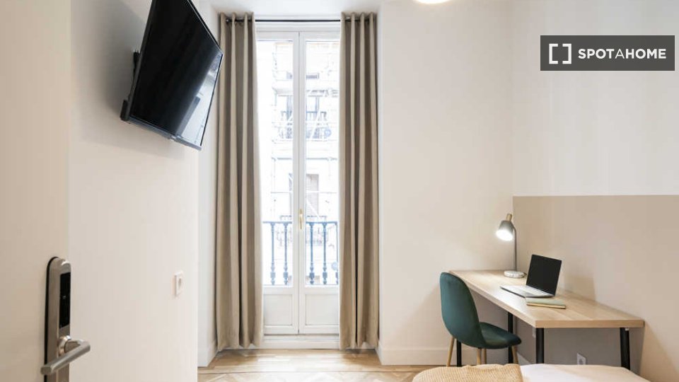 Double room Madrid, 16 beds — photo 79