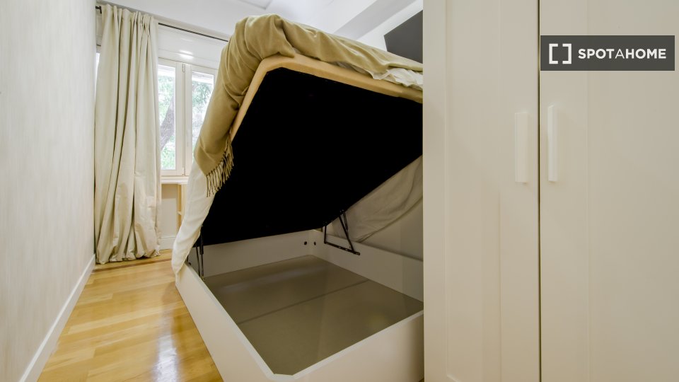 Double room Madrid, 13 beds, 266m² — photo 12