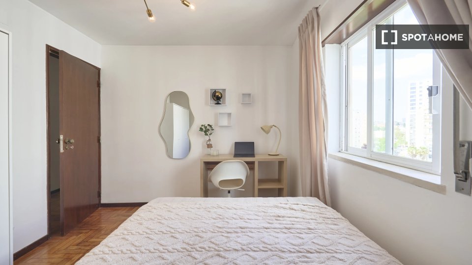 Double room Lisbon, 5 beds — photo 14